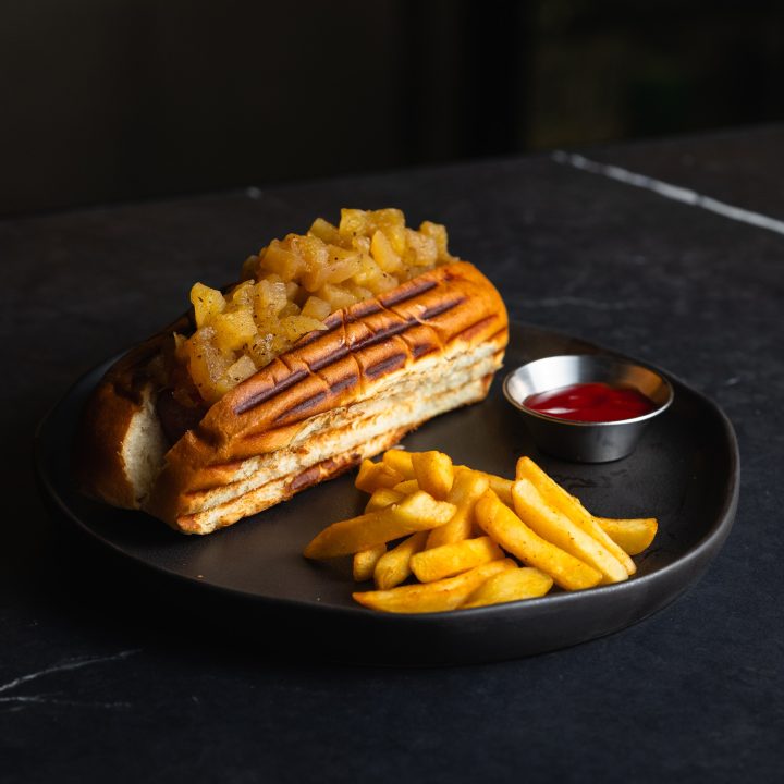 Хот-дог с яблочным чатни